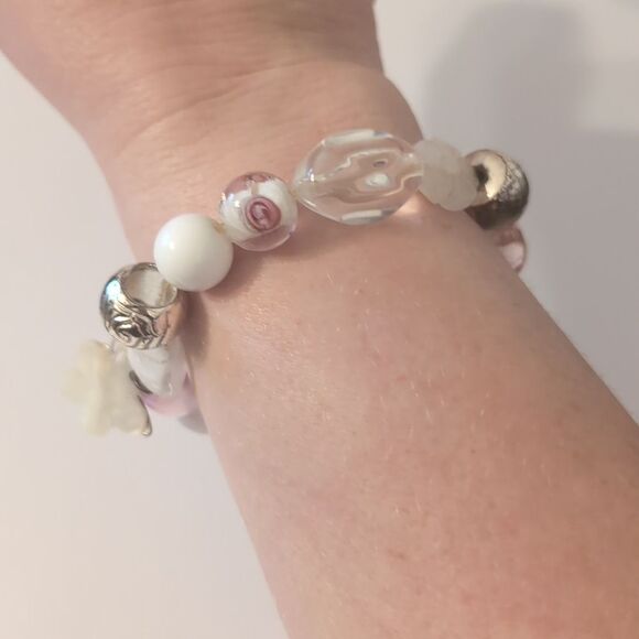 622 Pink White and Clear Glass Beaded Charm Bracelet with Mother of Pearl Flower - Picture 1 of 4